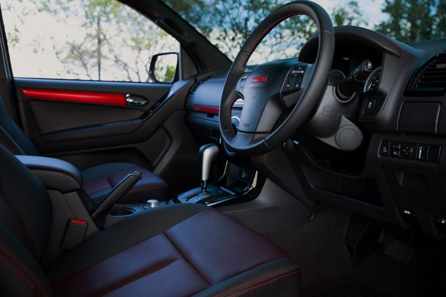 Интерьер Isuzu D-Max X-Runner Double Cab 2019 года  (AU) (фото 2 из 14)